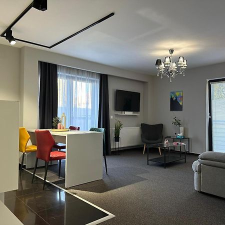 Luxury Glam Apartments & Studios Near Coresi Mall Брашов Экстерьер фото