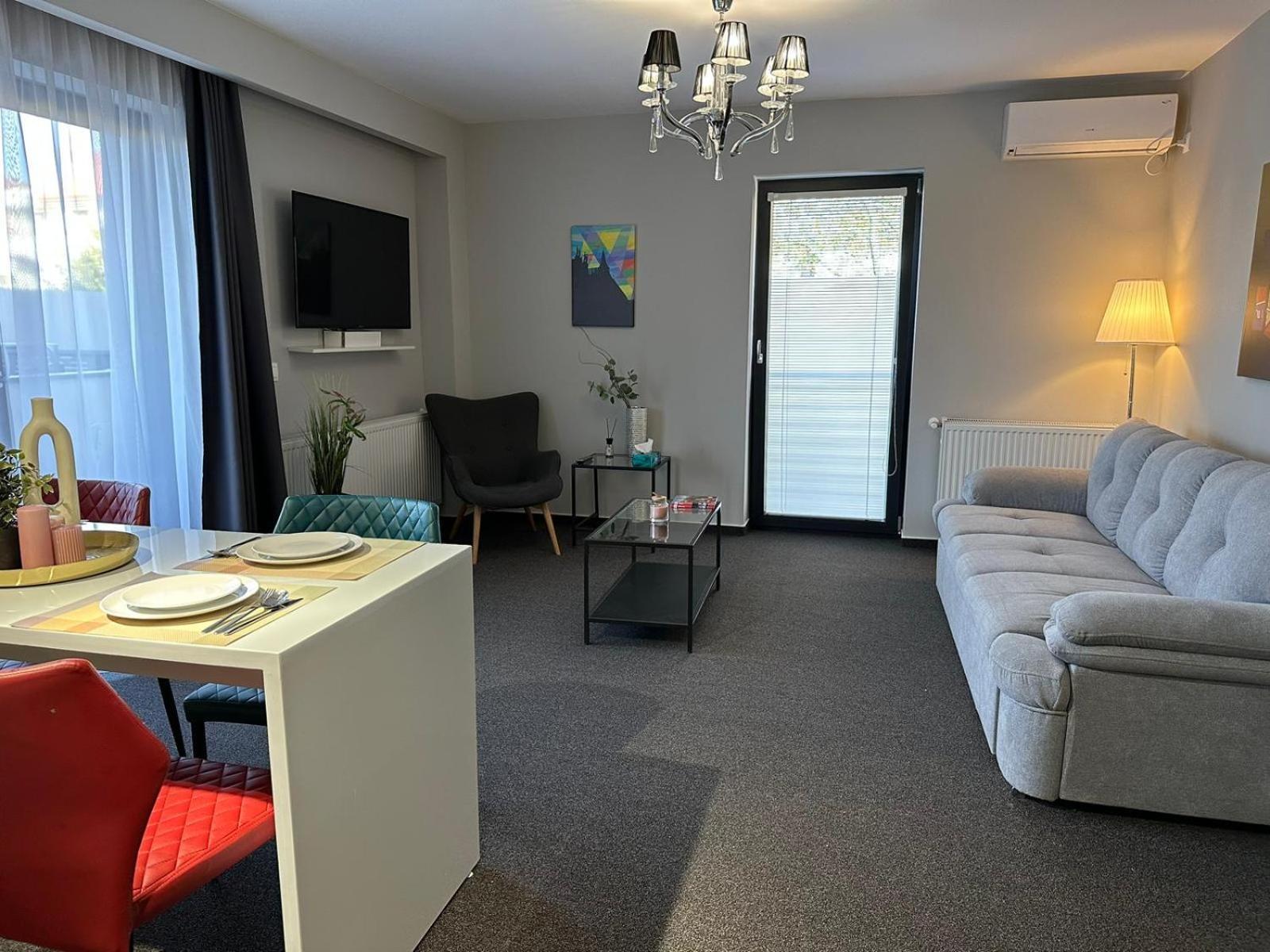 Luxury Glam Apartments & Studios Near Coresi Mall Брашов Экстерьер фото