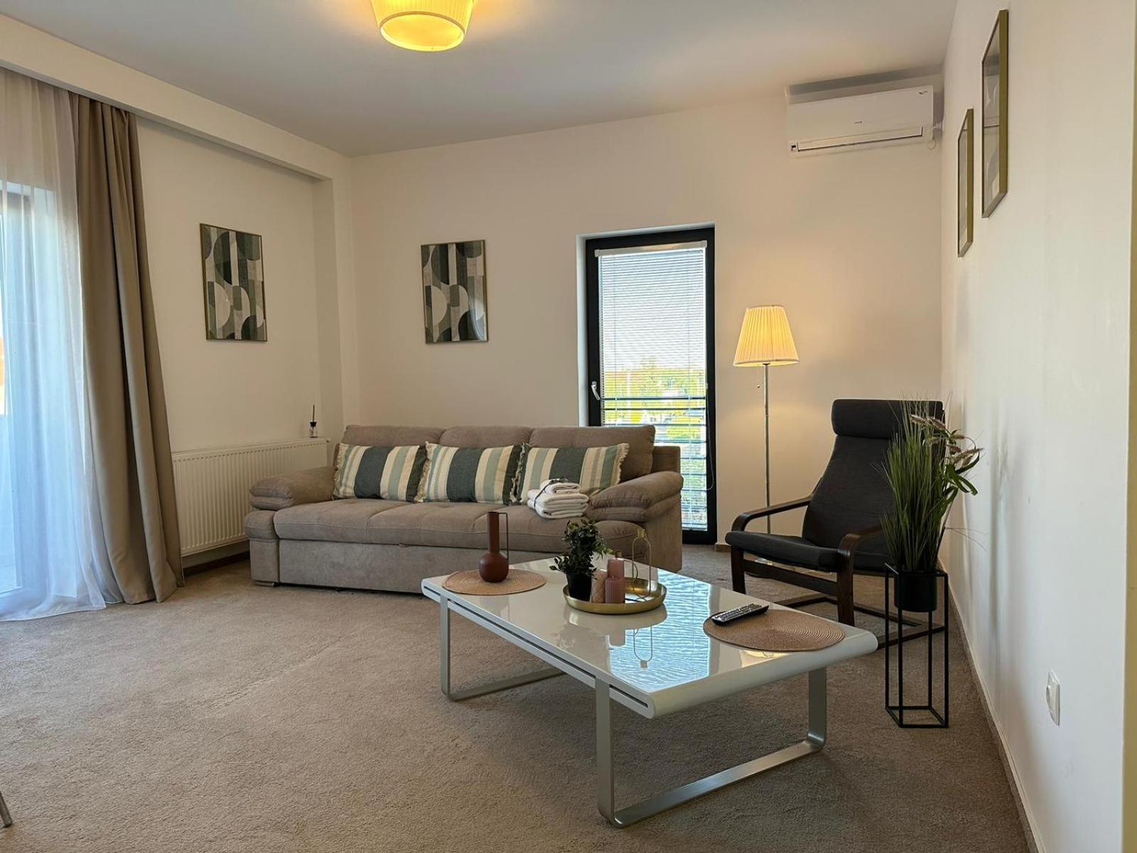Luxury Glam Apartments & Studios Near Coresi Mall Брашов Экстерьер фото