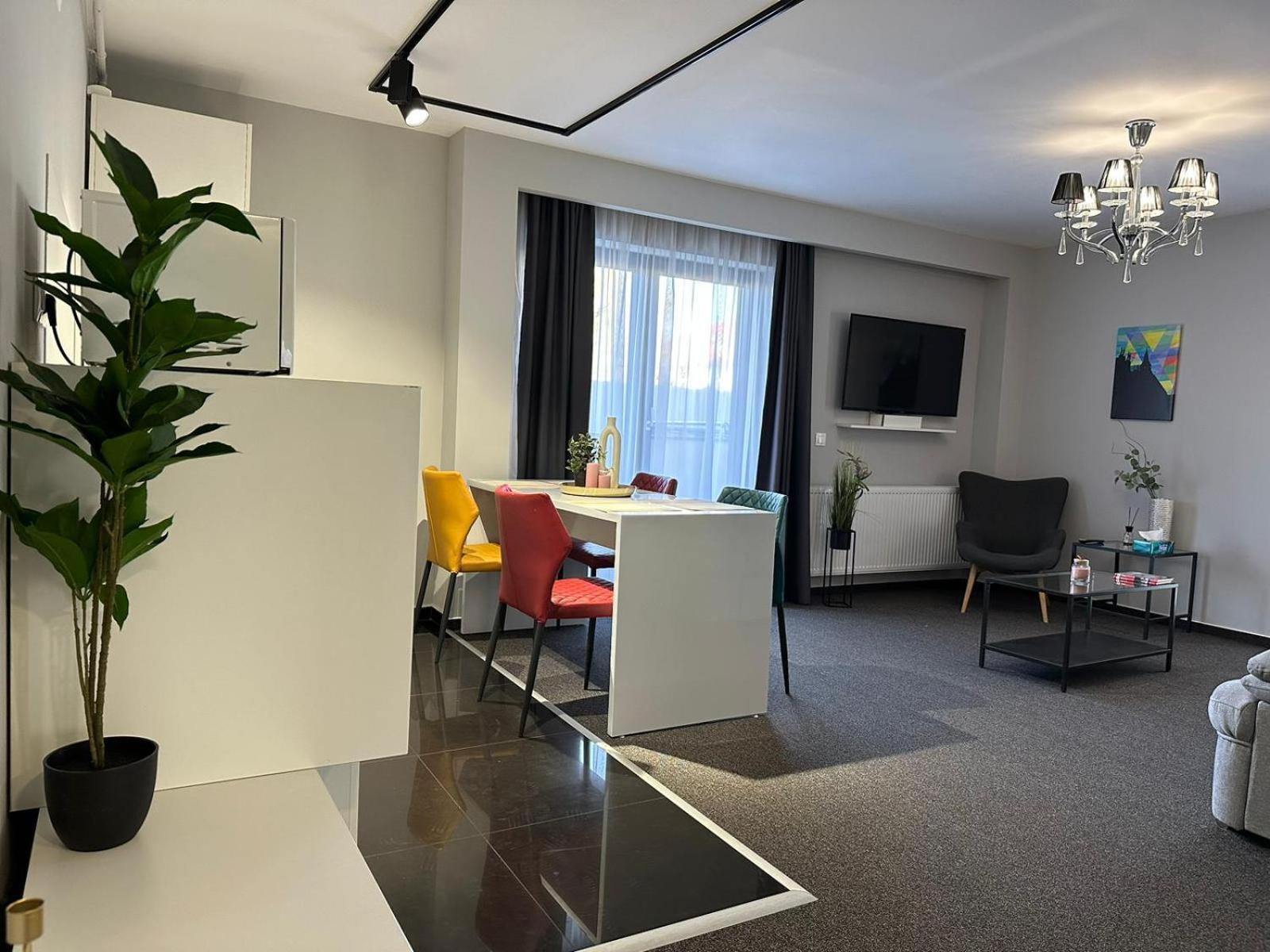Luxury Glam Apartments & Studios Near Coresi Mall Брашов Экстерьер фото