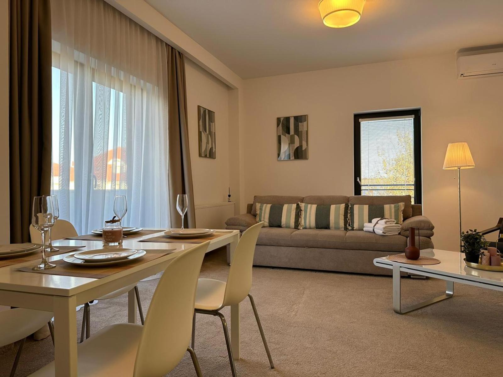 Luxury Glam Apartments & Studios Near Coresi Mall Брашов Экстерьер фото