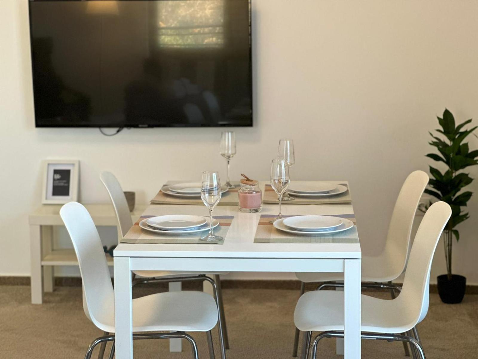 Luxury Glam Apartments & Studios Near Coresi Mall Брашов Экстерьер фото