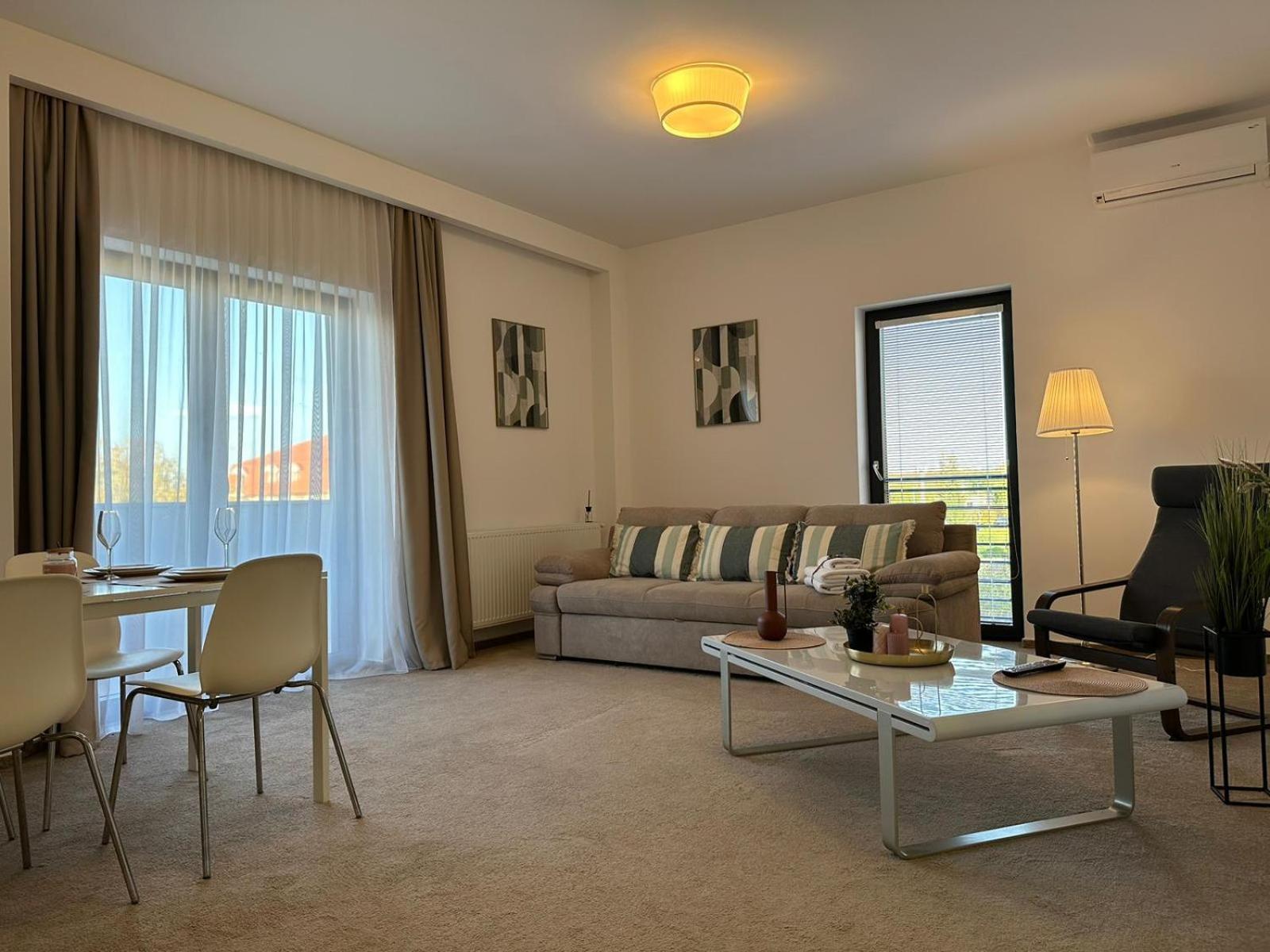 Luxury Glam Apartments & Studios Near Coresi Mall Брашов Экстерьер фото