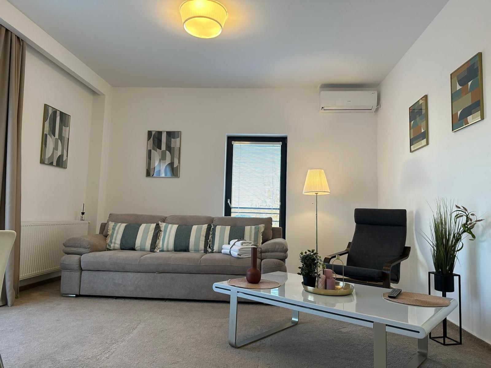 Luxury Glam Apartments & Studios Near Coresi Mall Брашов Экстерьер фото