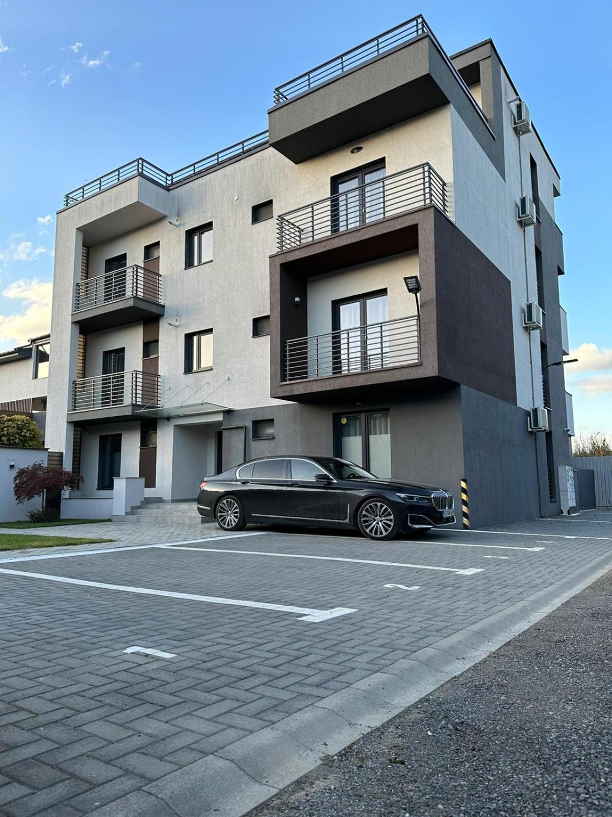 Luxury Glam Apartments & Studios Near Coresi Mall Брашов Экстерьер фото