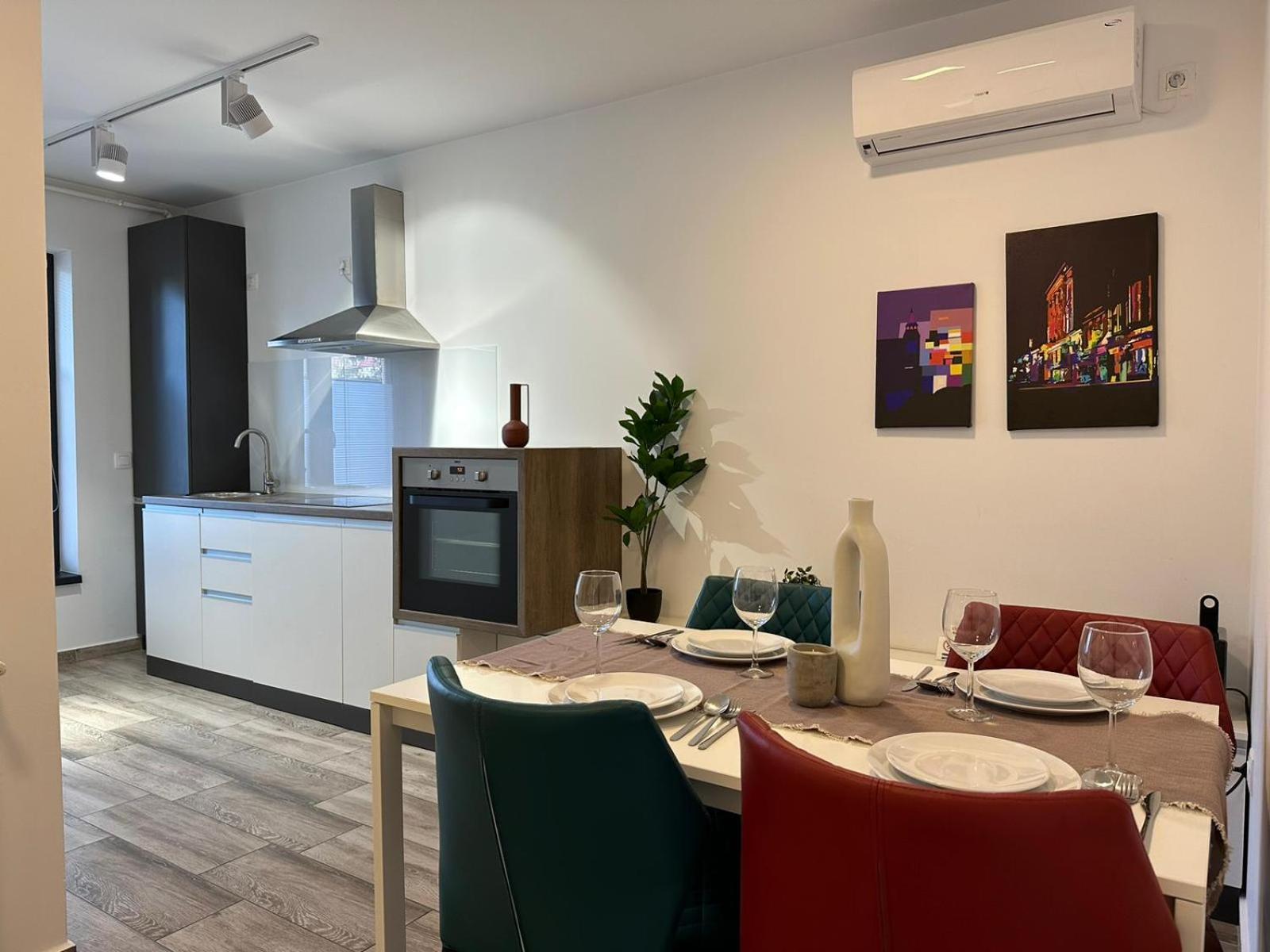 Luxury Glam Apartments & Studios Near Coresi Mall Брашов Экстерьер фото